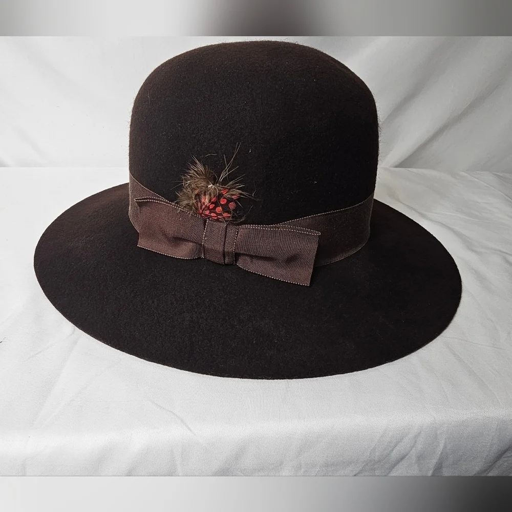 Vintage Betmar New York Brown Wool Felt Wide Brim Hat Neiman Marcus Feather Bow